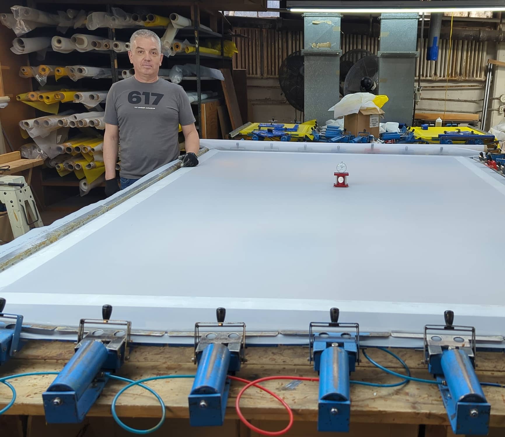 Stretching Large Screen with Right Tension